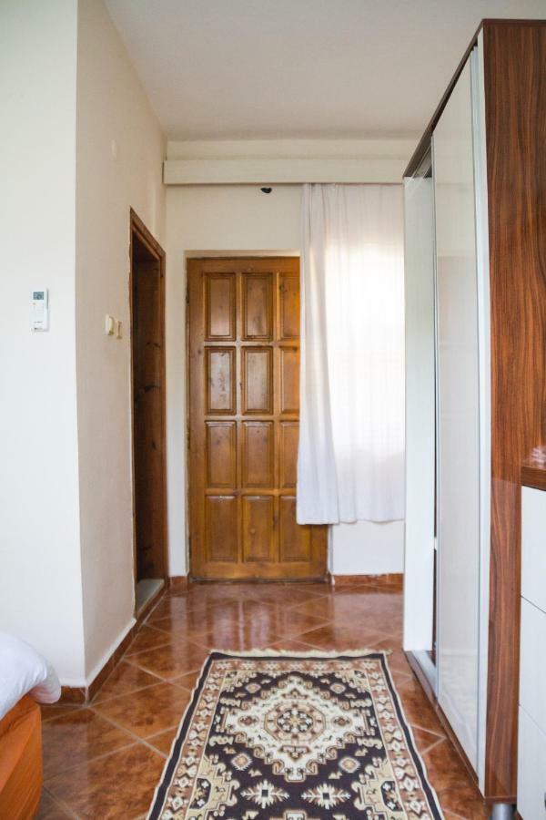 Village Garden Homestay *
