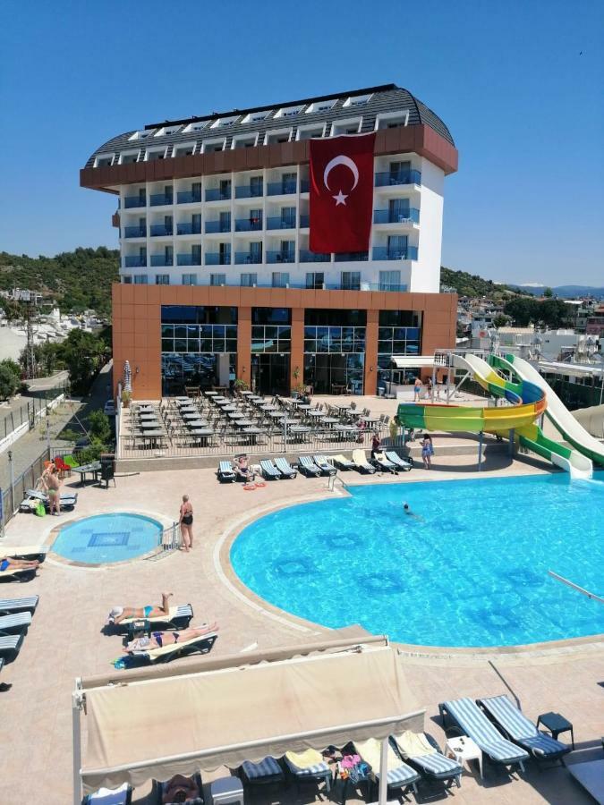 Hotel Throne &