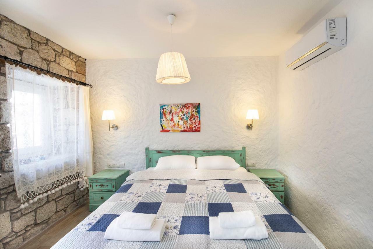 Monat Hotel