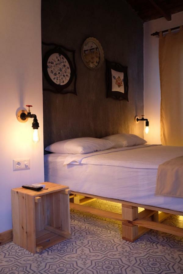 8 Homestay