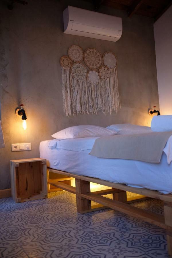 8 Homestay *