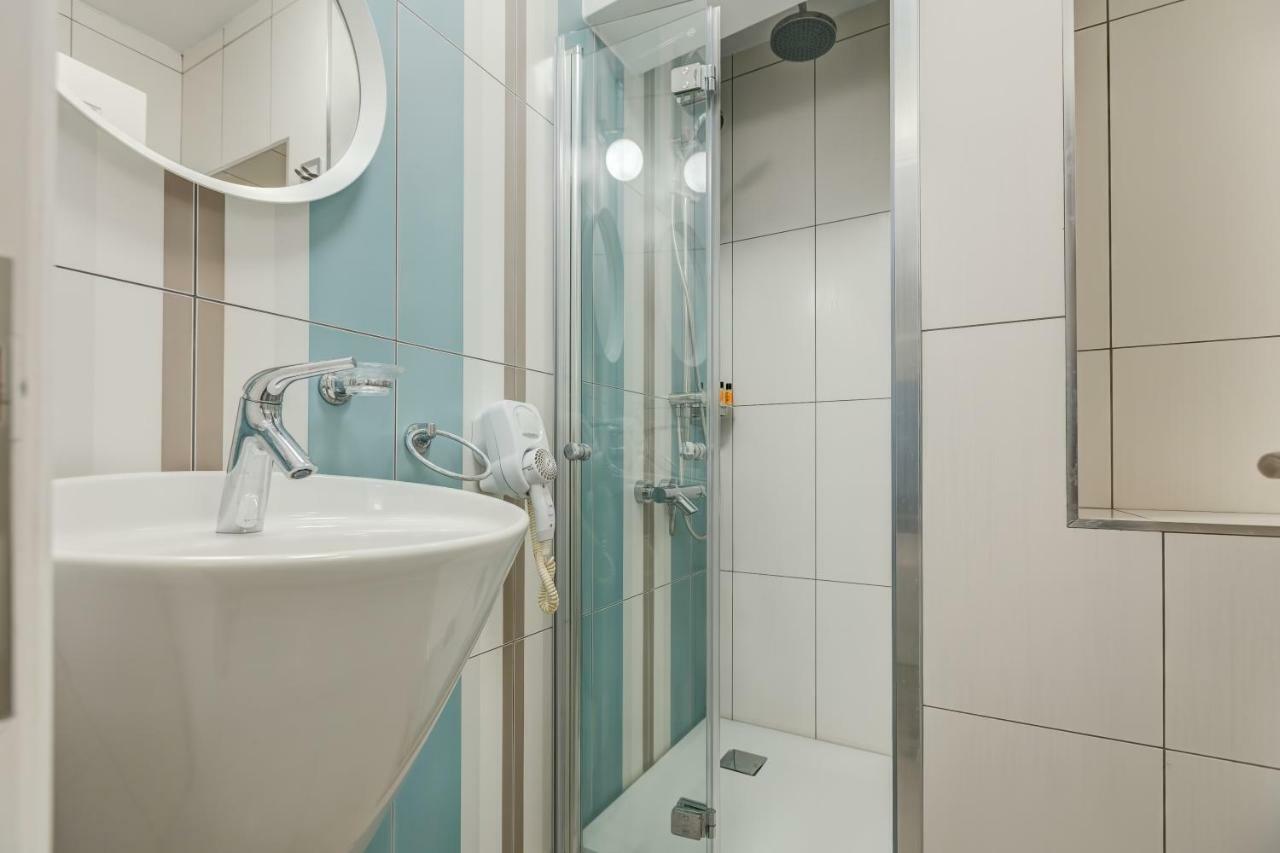 Ela - Special Category (adults Only) 4*