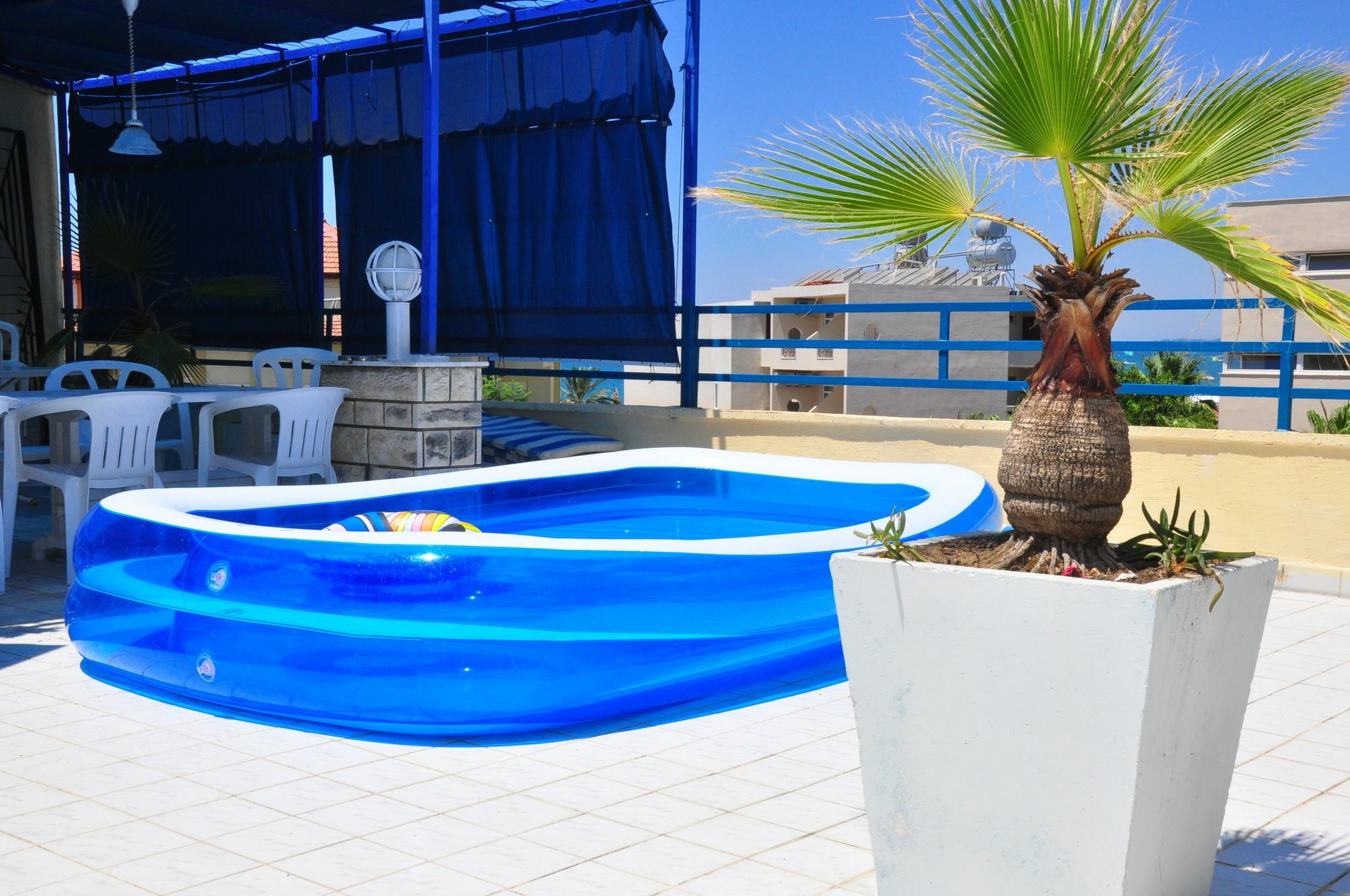 Delphin 2* Side