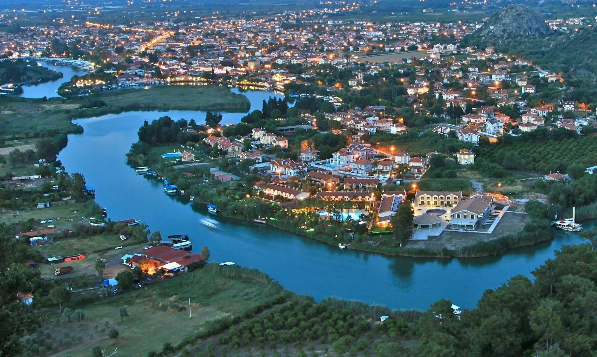 River Hotel