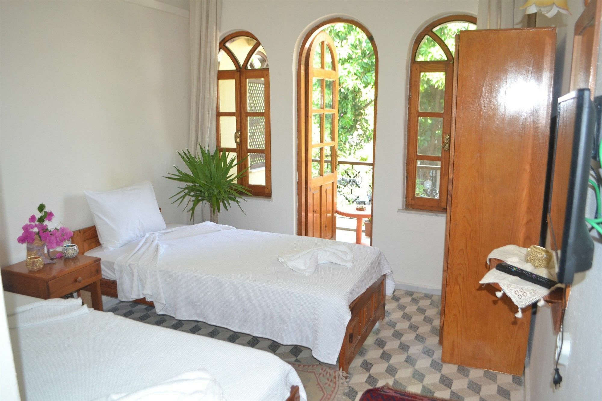 Hotel River 3*