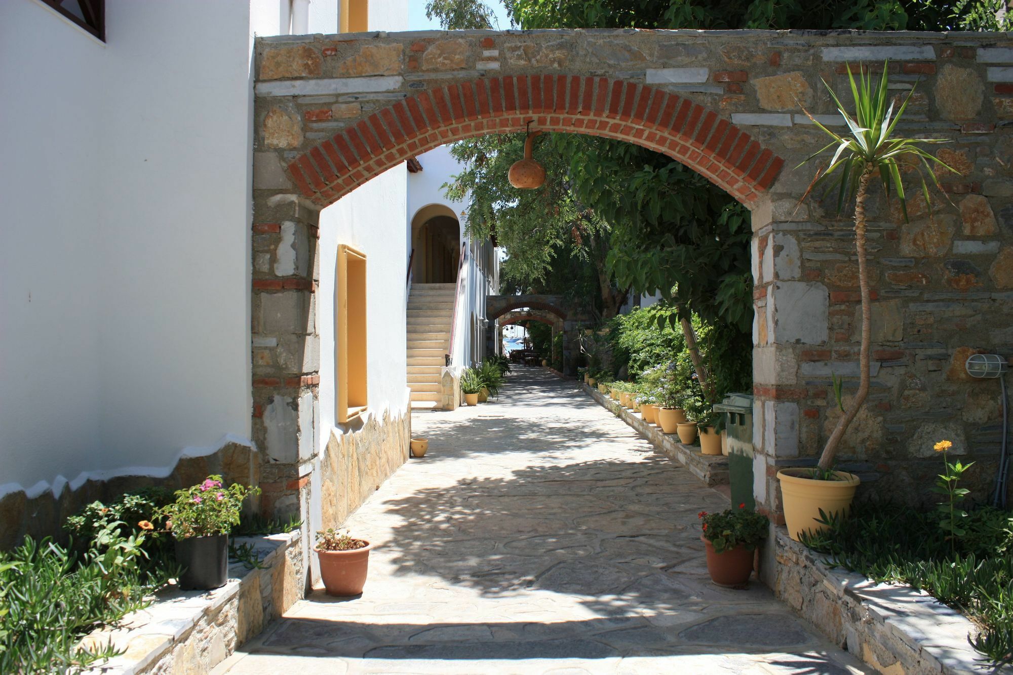Toloman Hotel 2*