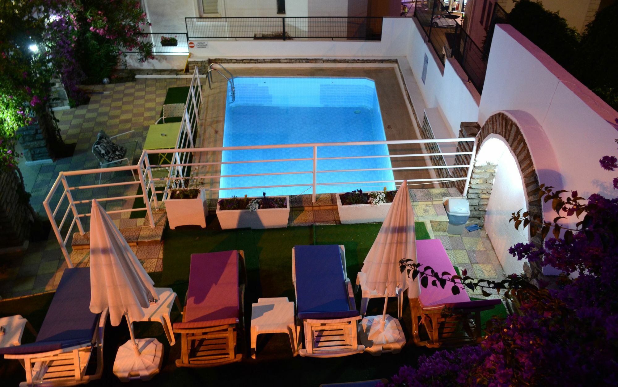 Ayisigi Hotel *