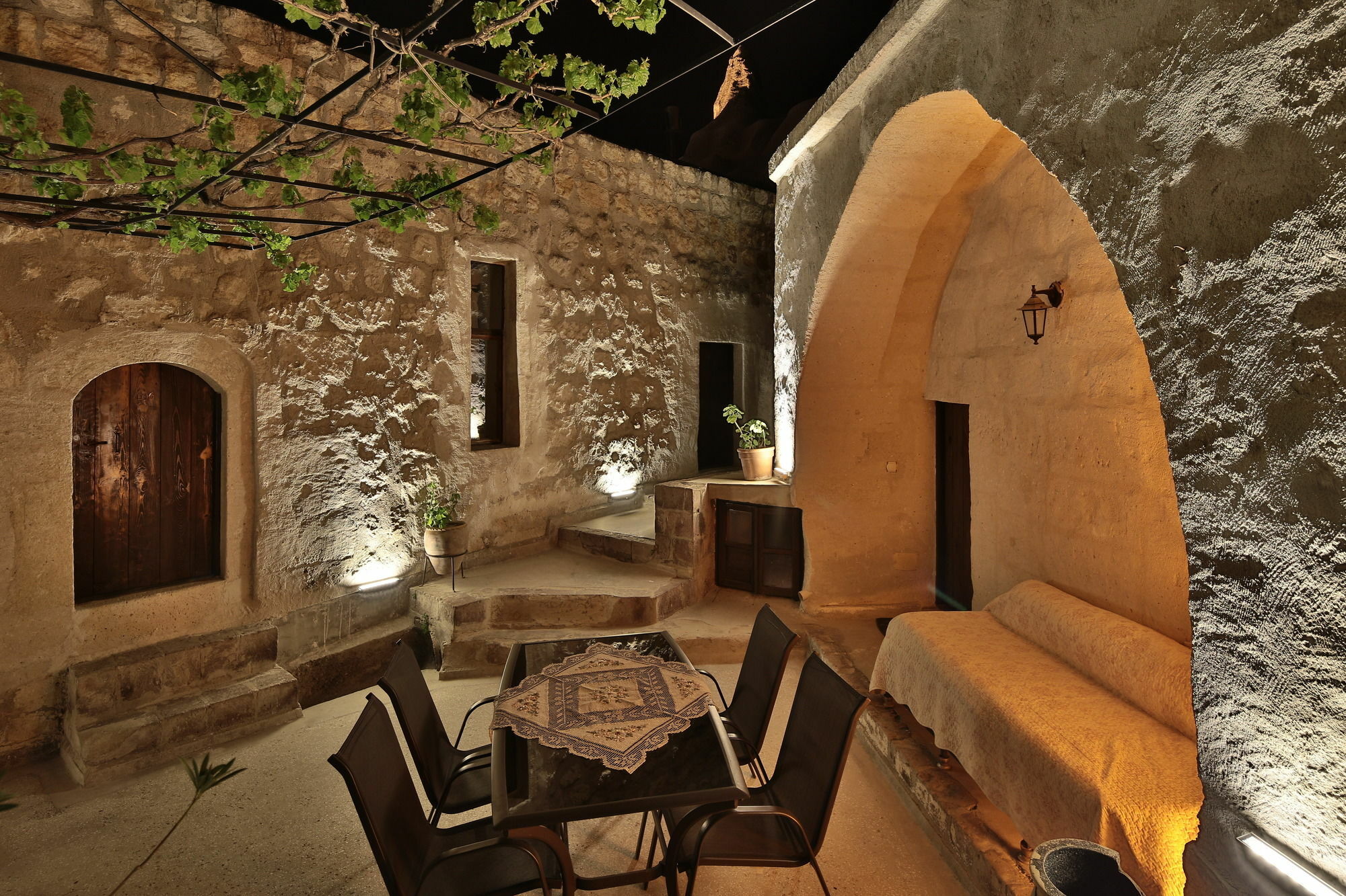 Melek Cave Inn