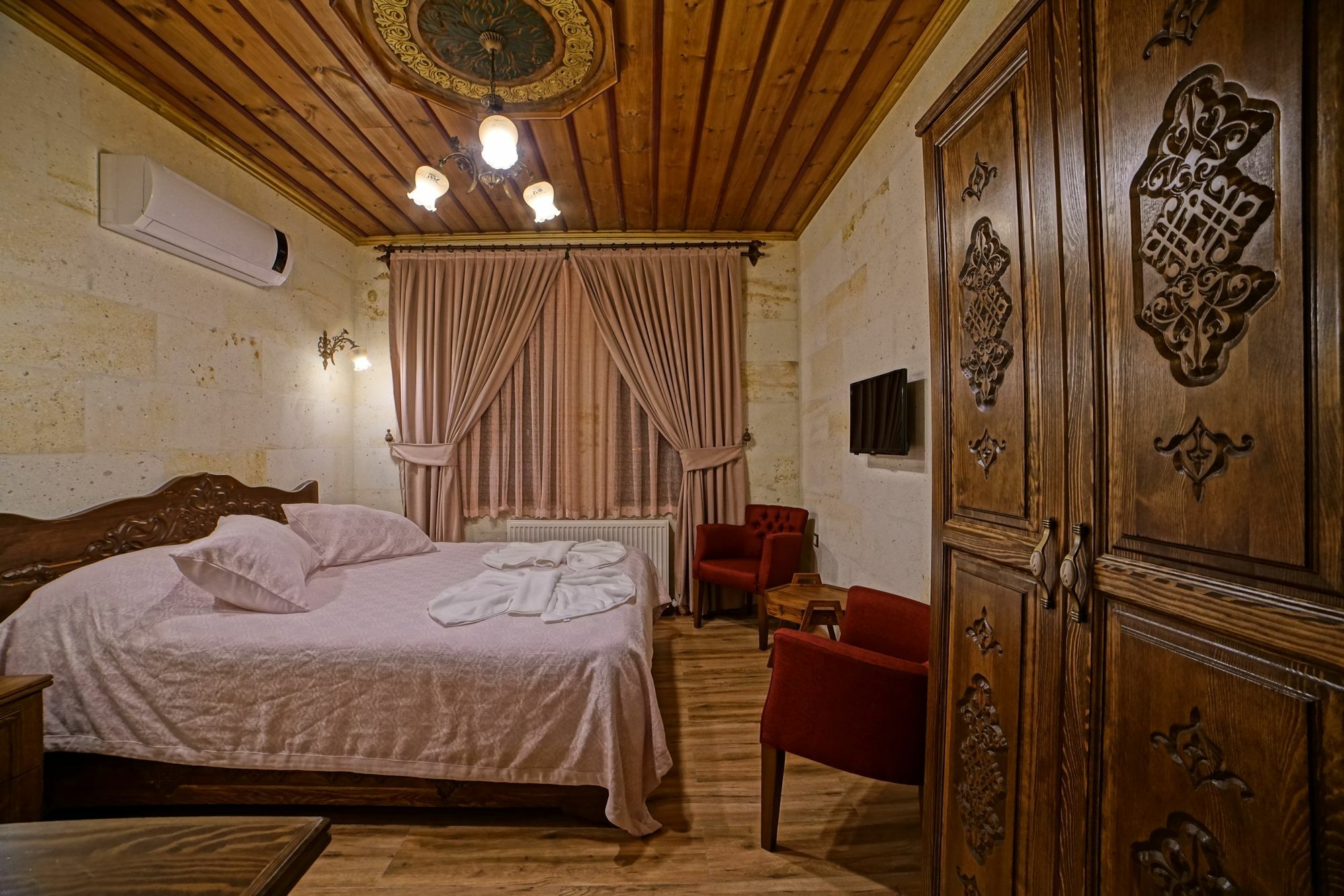 Milat Cave Hotel 2*