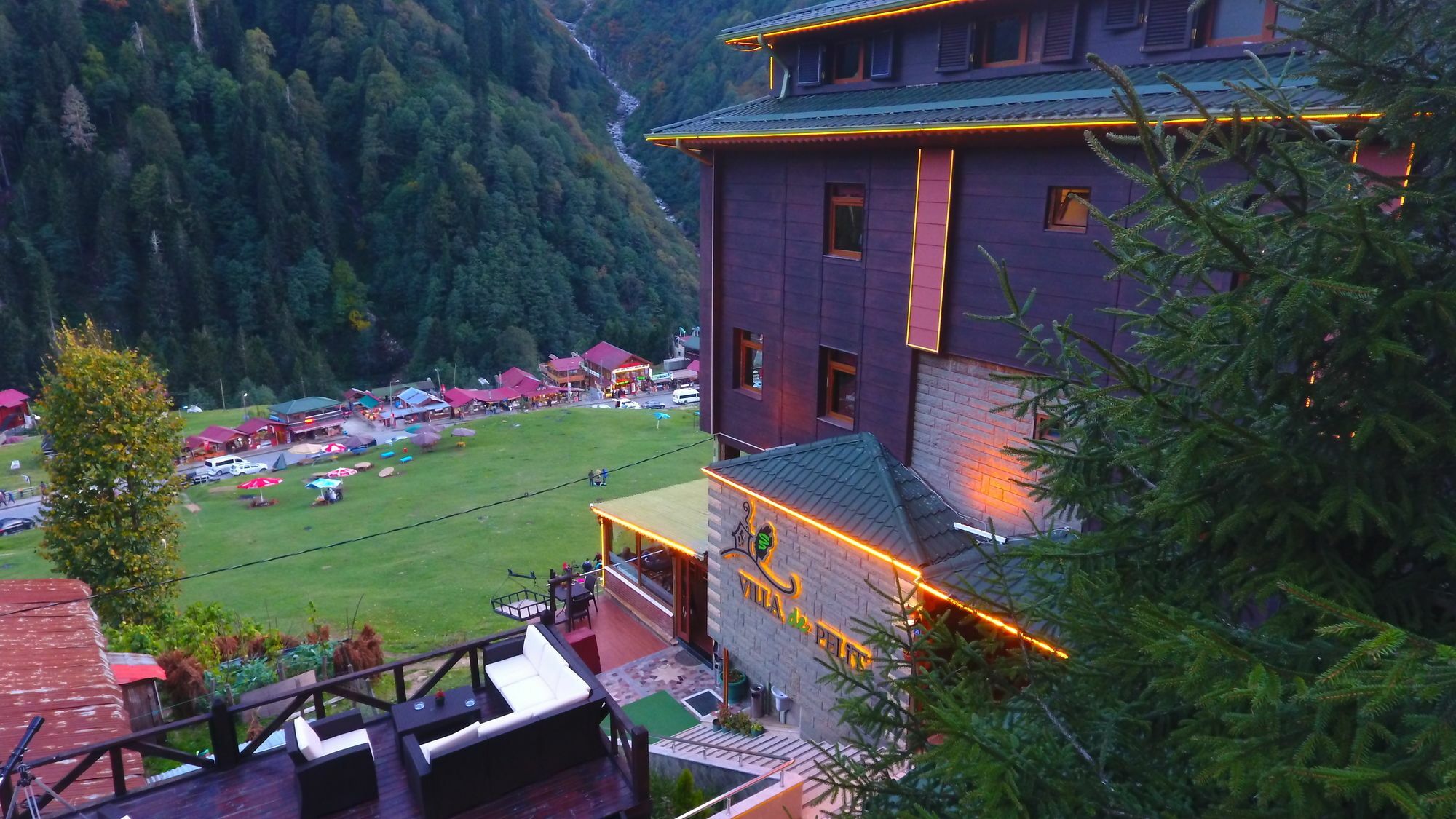 Hotel De Pelit