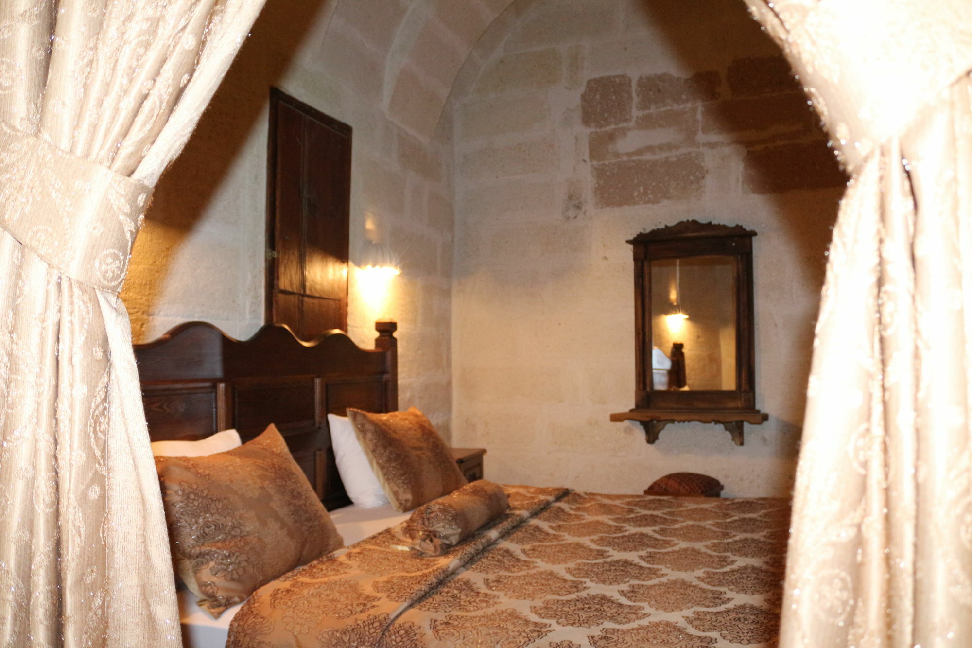 Melis Cave 3*