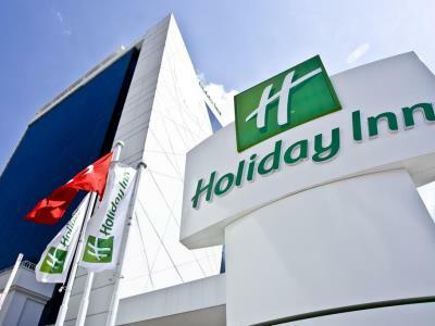 By Ihg