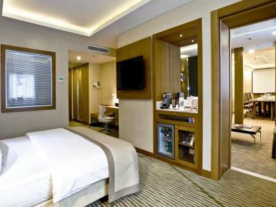 By Ihg