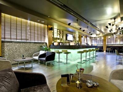 By Ihg