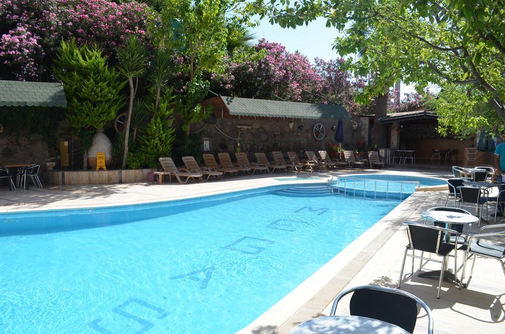 Megas Hotel 3*