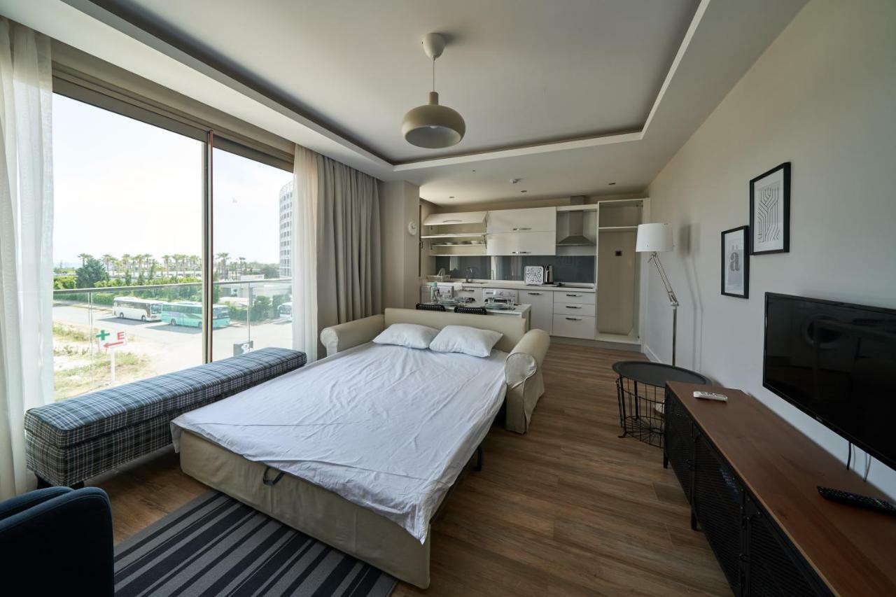 Lara Suite's