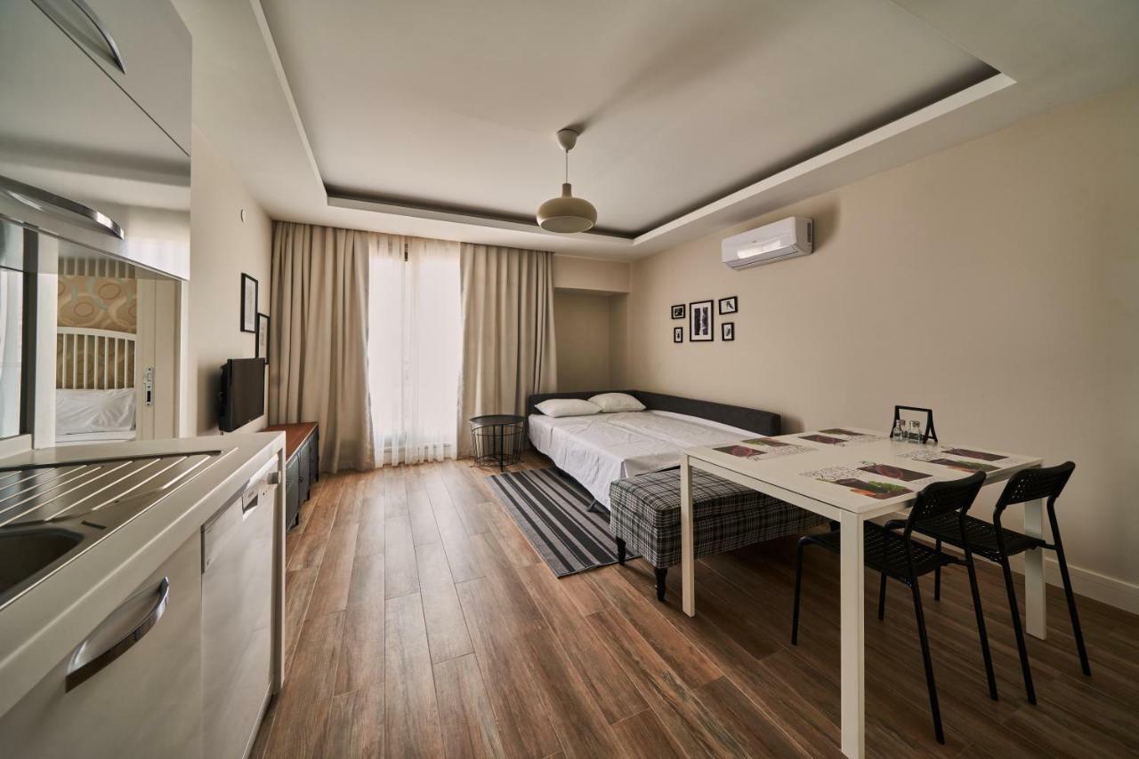 Lara Suite's