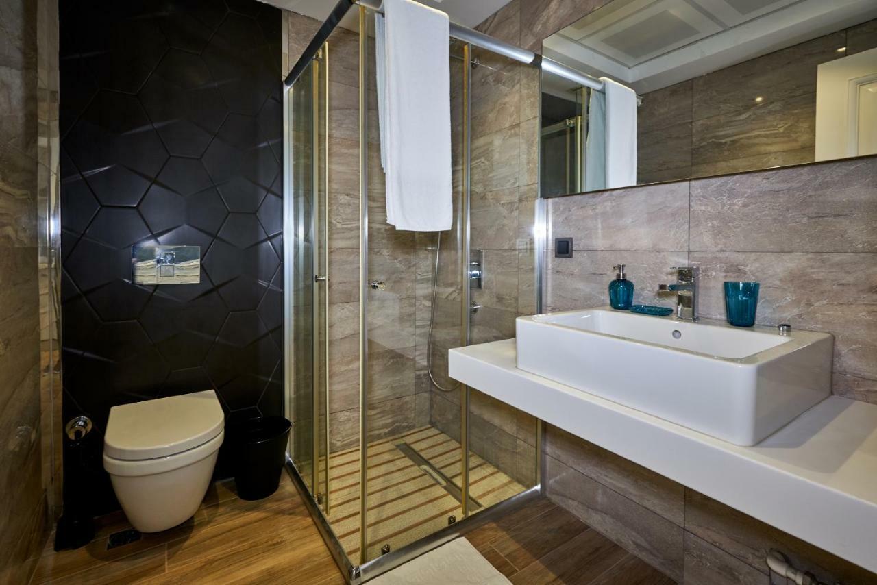 Lara Suite's Hotel *