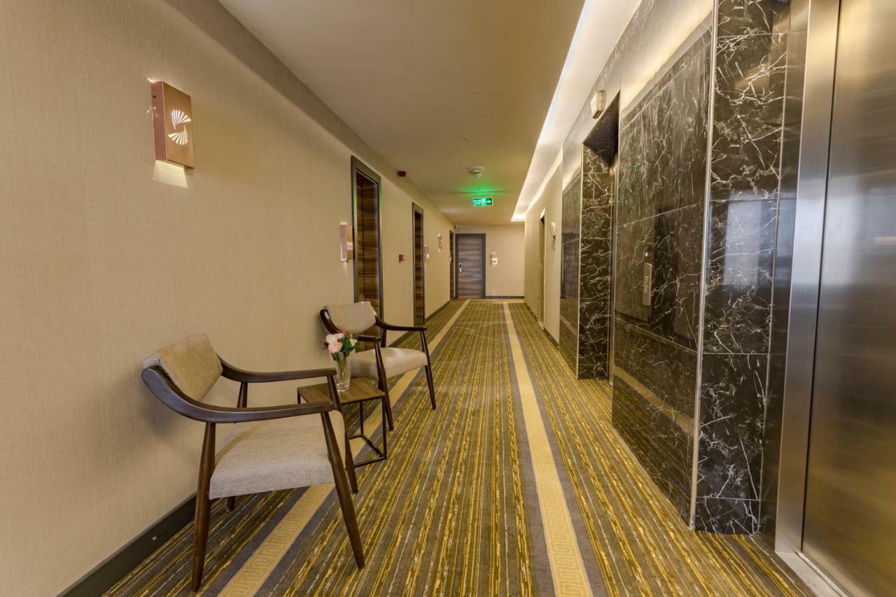 Shimall Deluxe Hotel