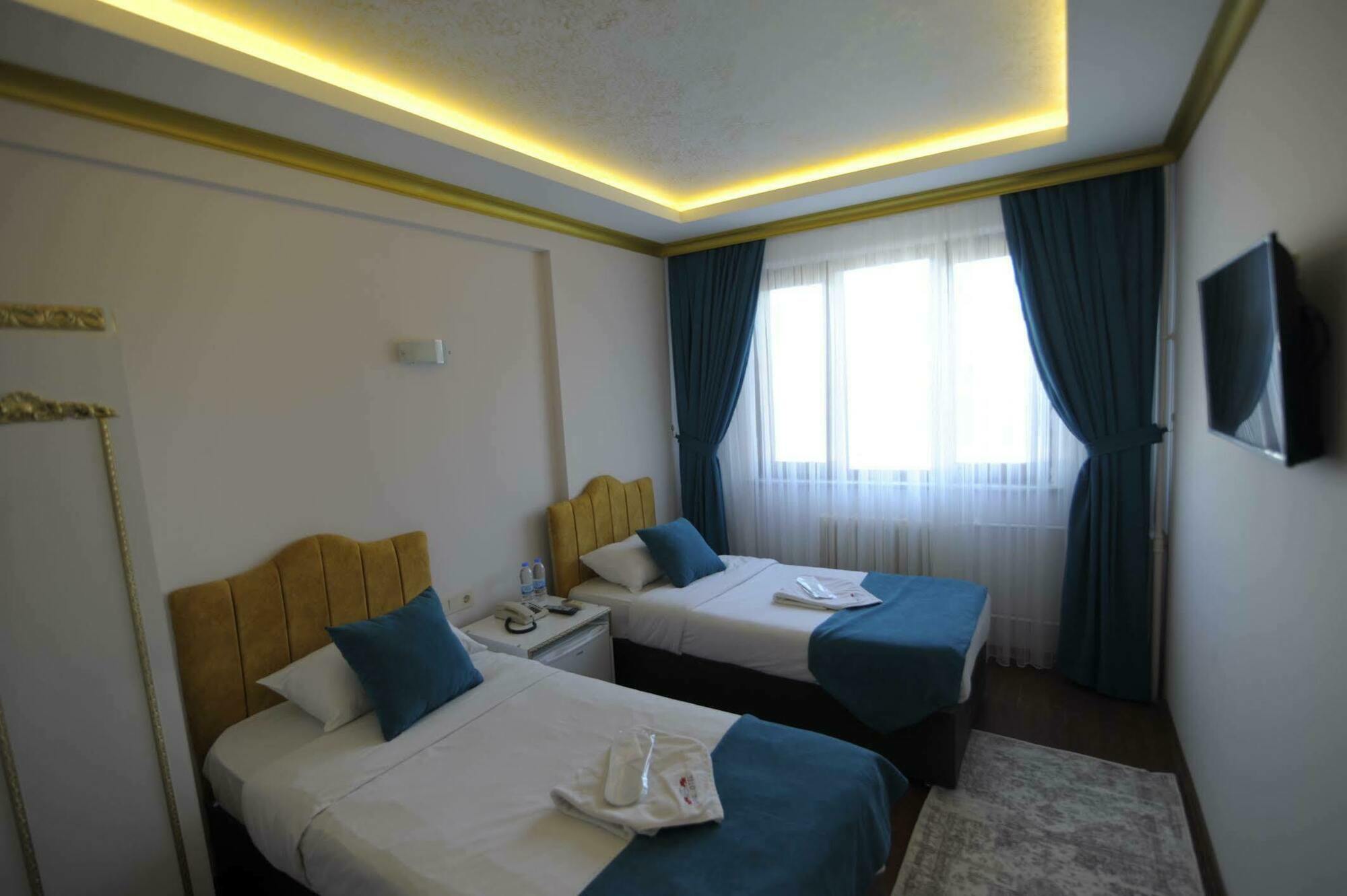 Port Hotel