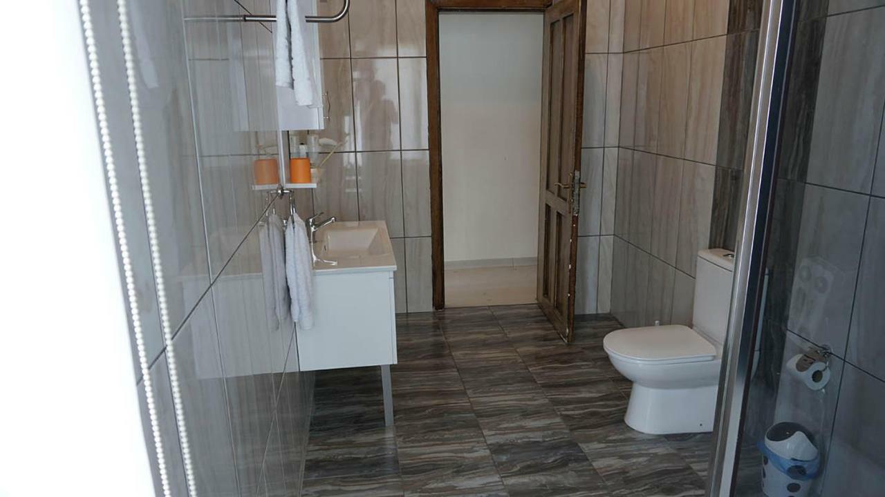 Pyrgos Hotel *