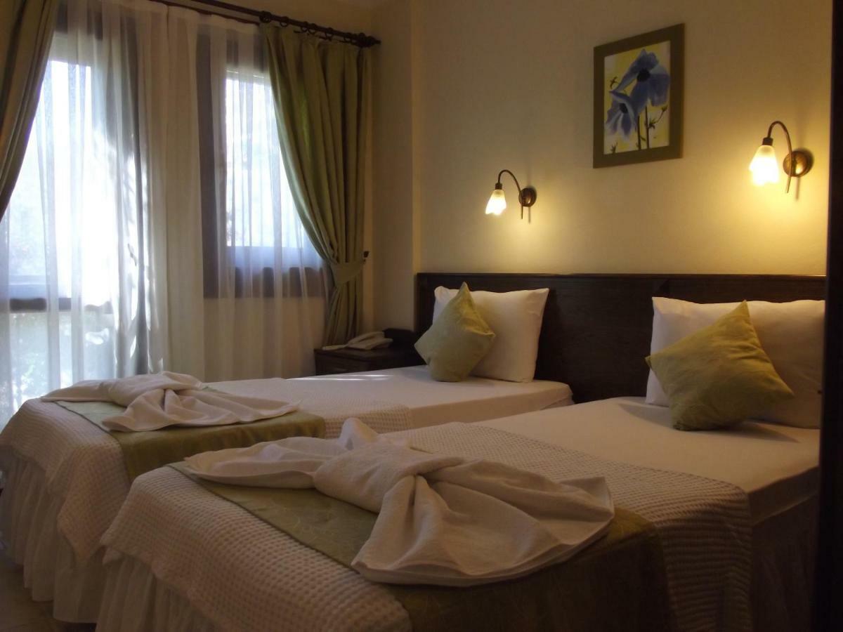 Asiyan Hotel *