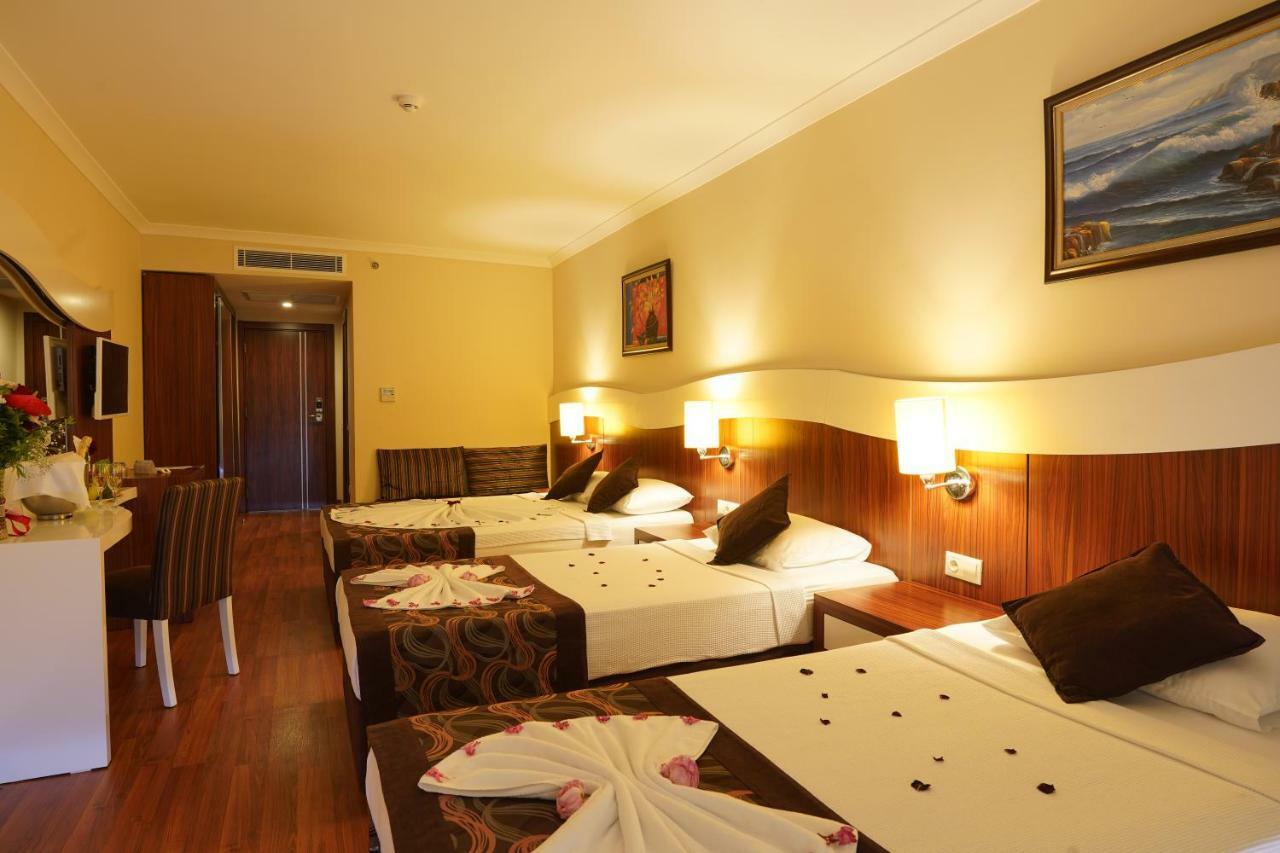 Throne & Hotel 5*