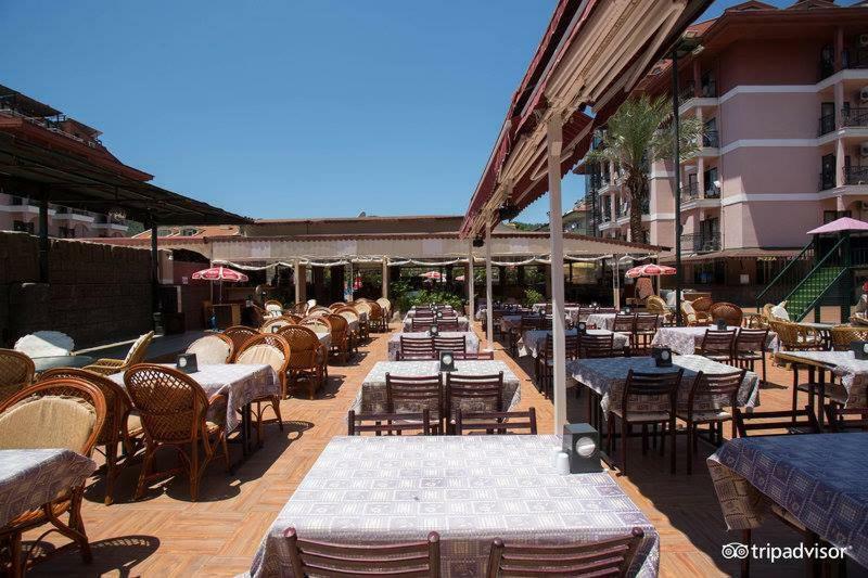 Hotel Club Chicago 2*