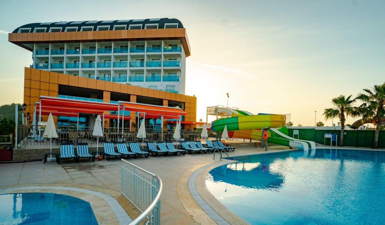 Throne & Hotel Side