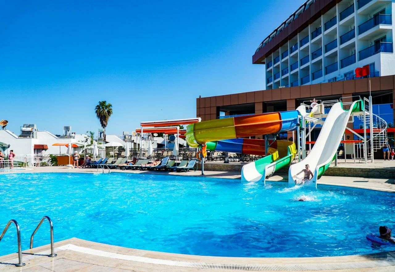 Throne & Hotel 5*