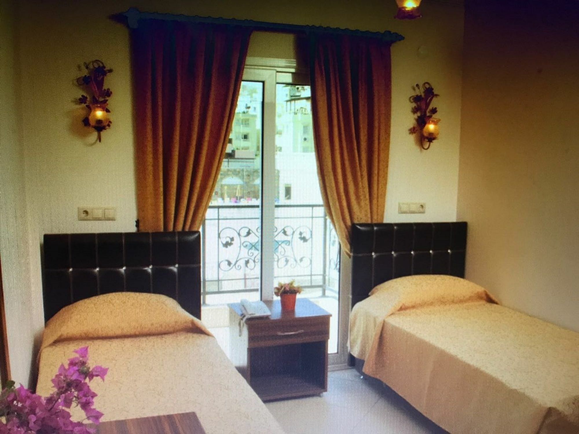Gloria Tibi Hotel 2*