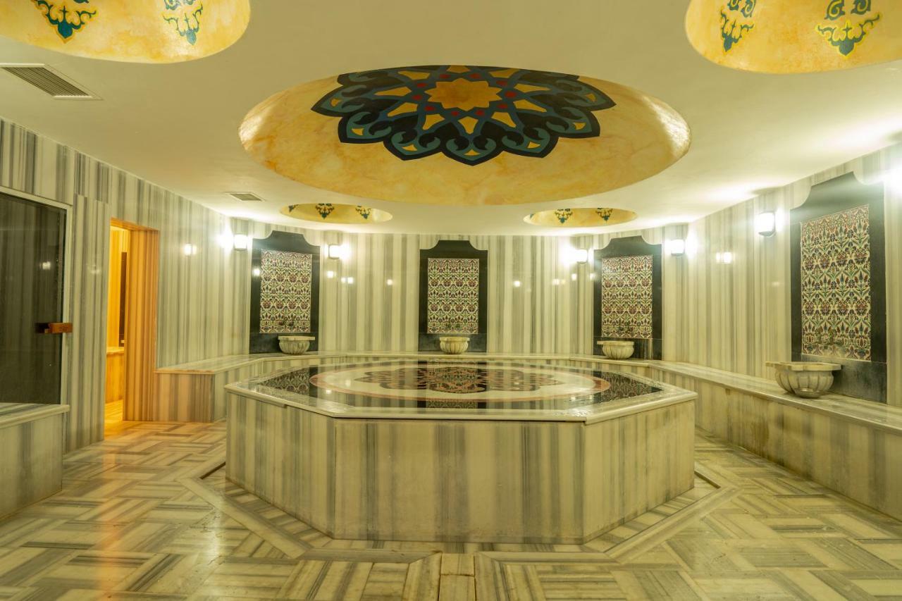Throne & Hotel 5*