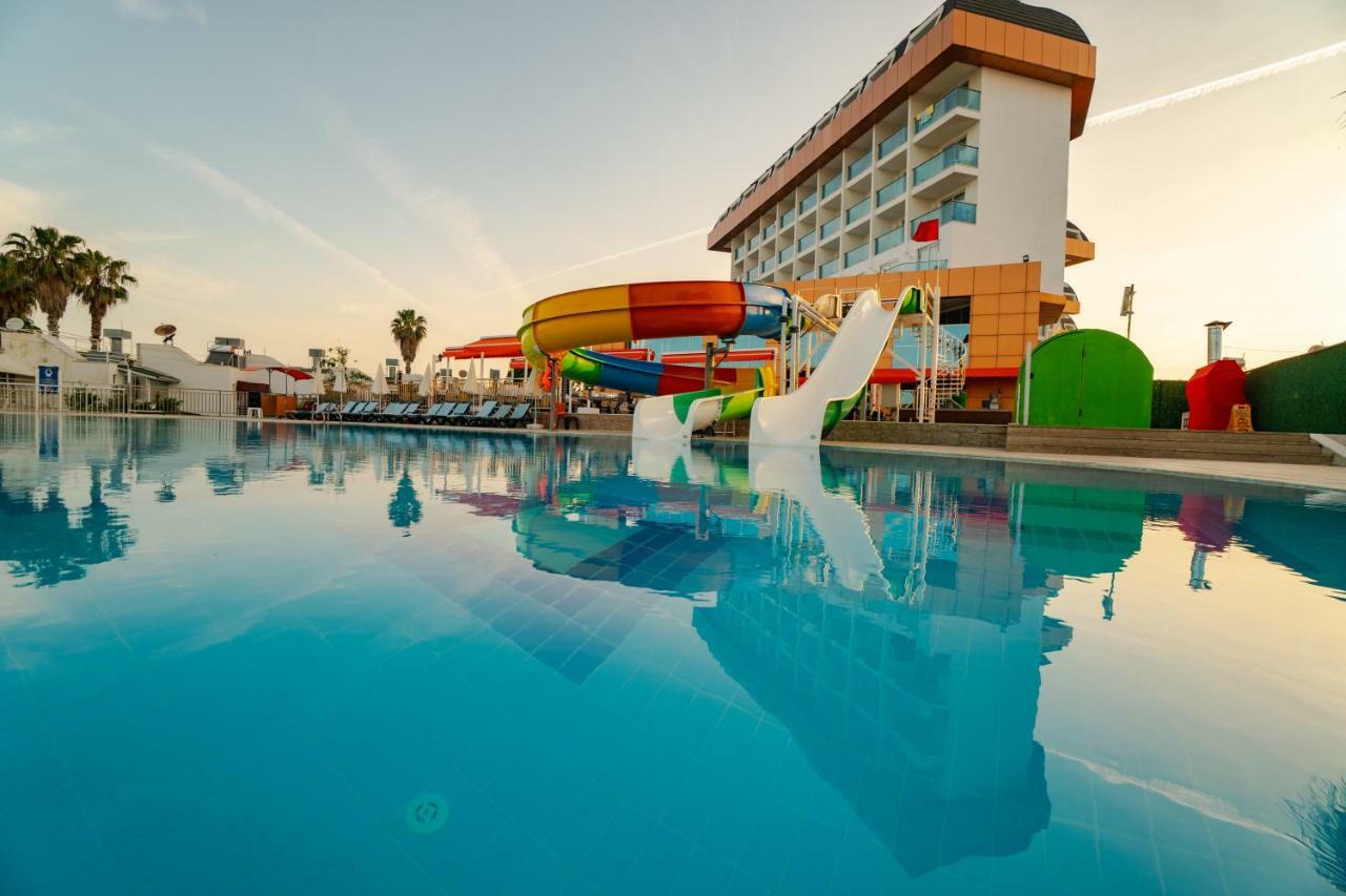 Throne & Hotel 5*