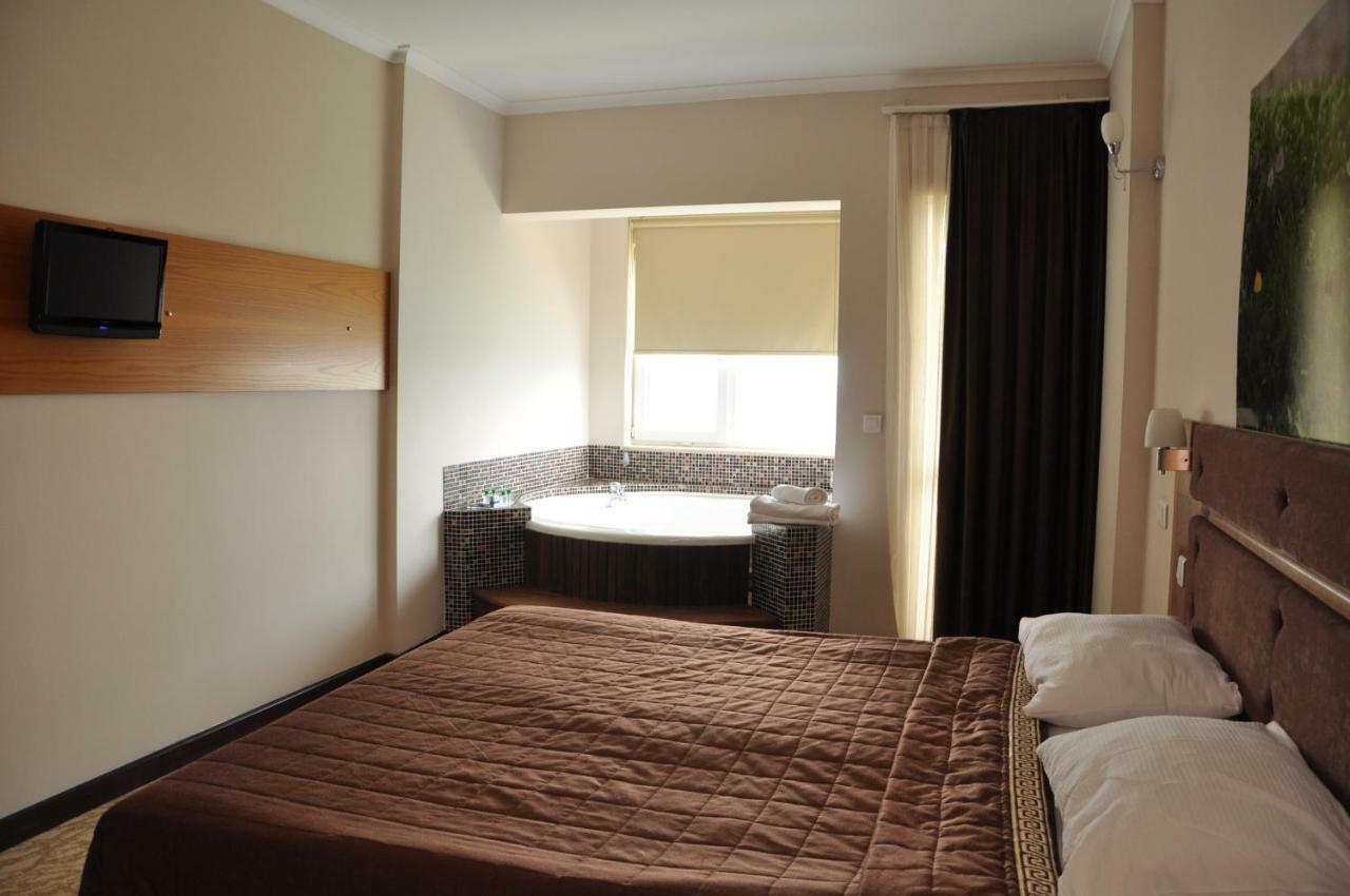 Hotel &