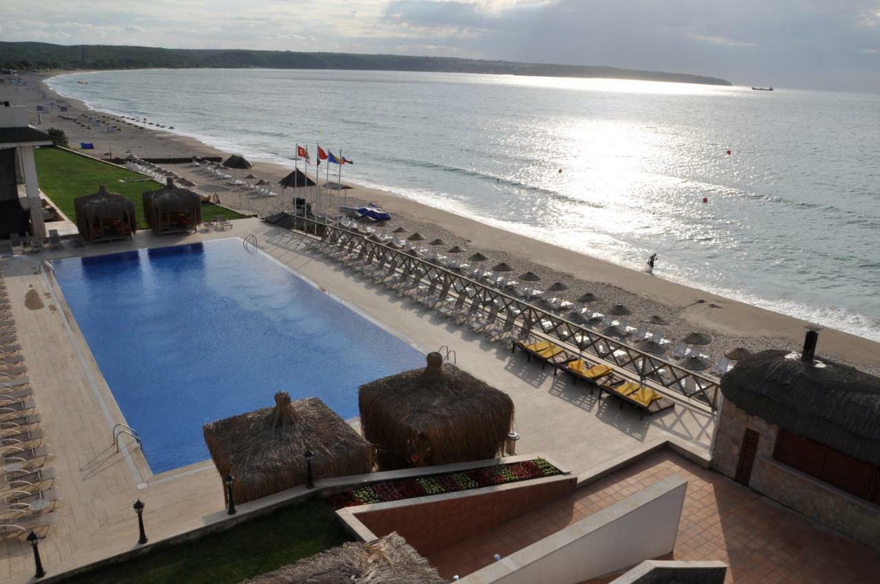 & Hotel