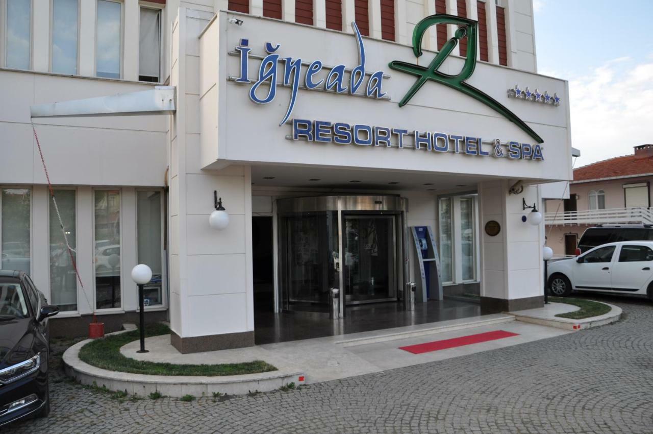 Hotel &