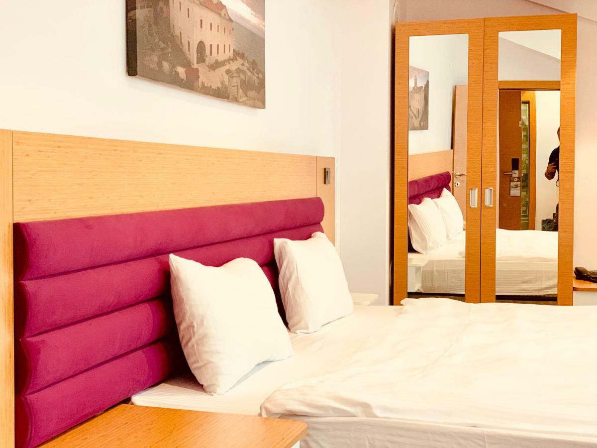 Golden Hotel