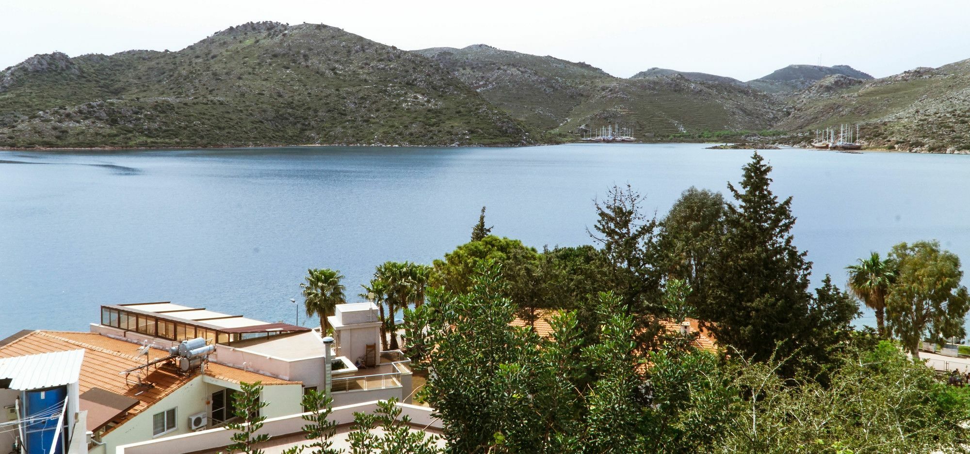 Lemon Garden Boutique Hotel *