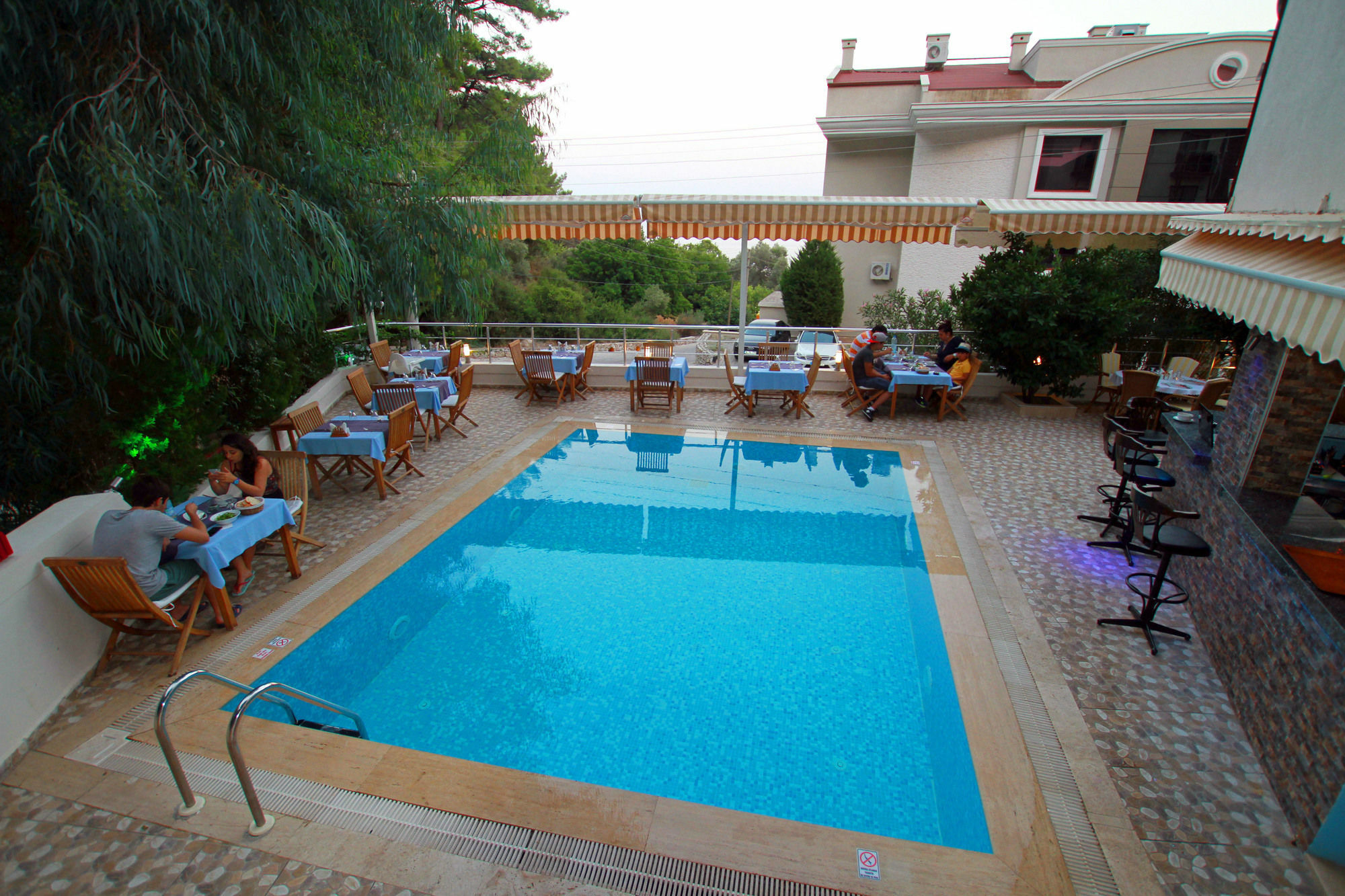 Hotel Eden Pyara