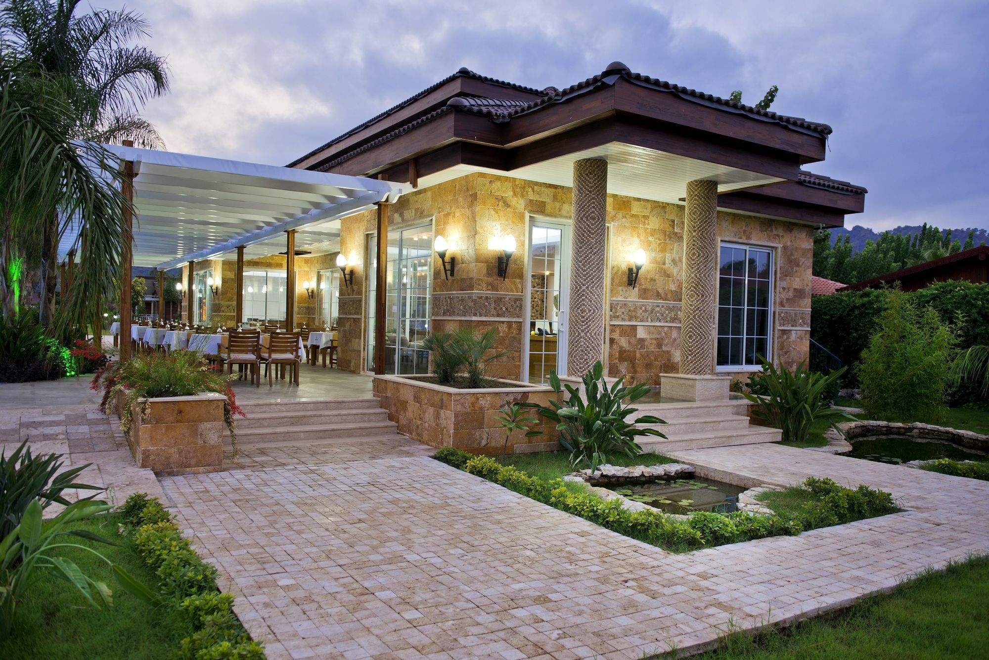 Hotel Hera Cirali