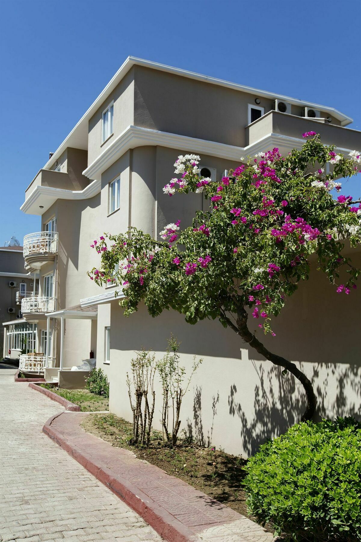 Larissa Club Hotel