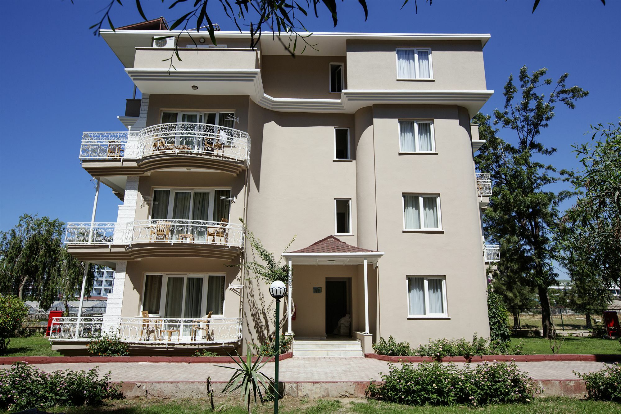 Larissa Club 4*