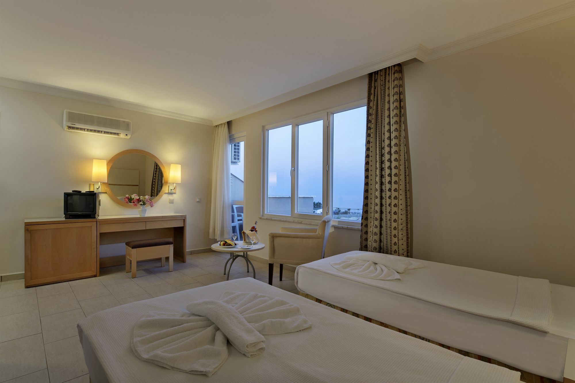 Larissa Club Hotel 4*
