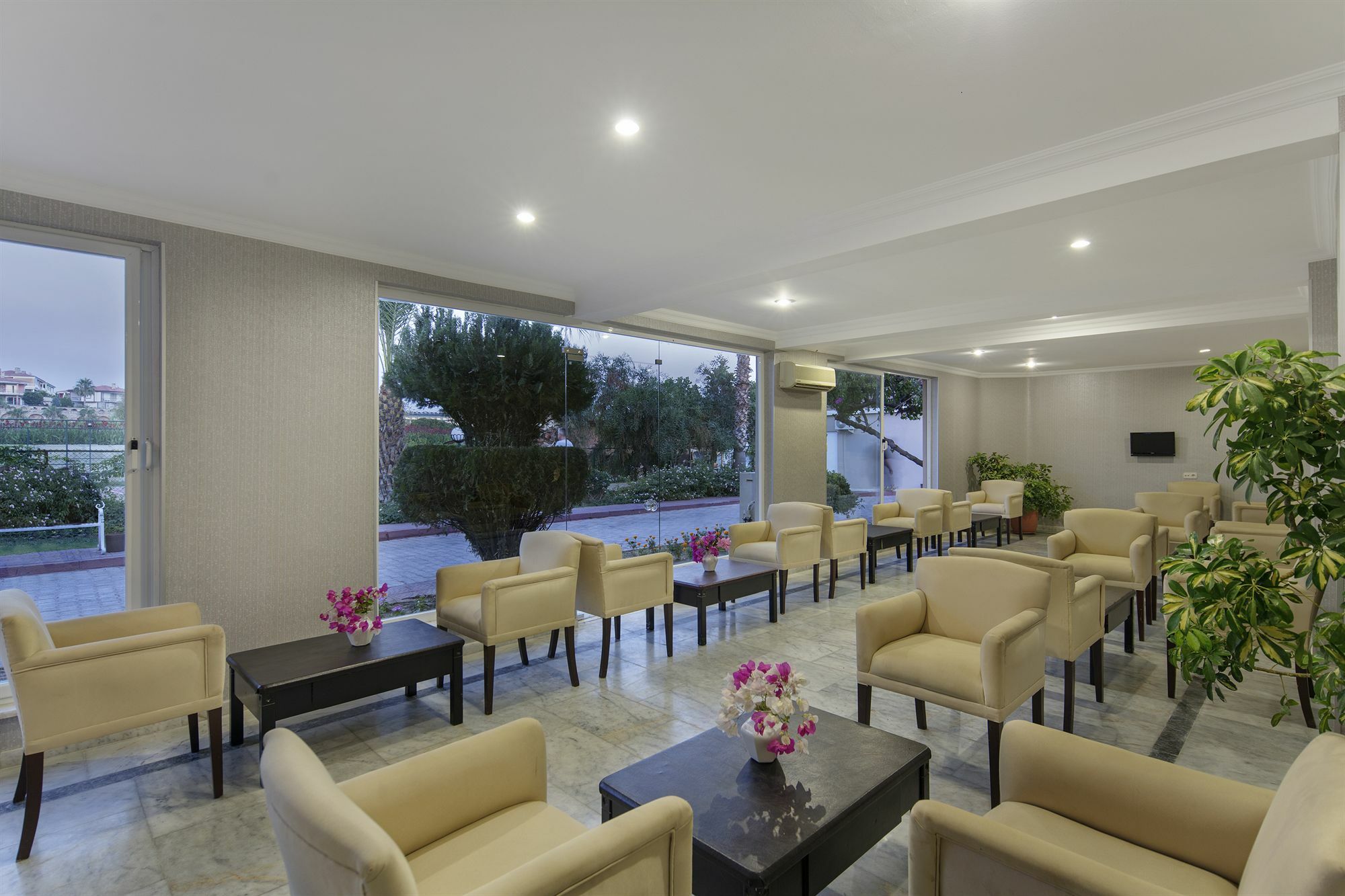 Larissa Club 4*