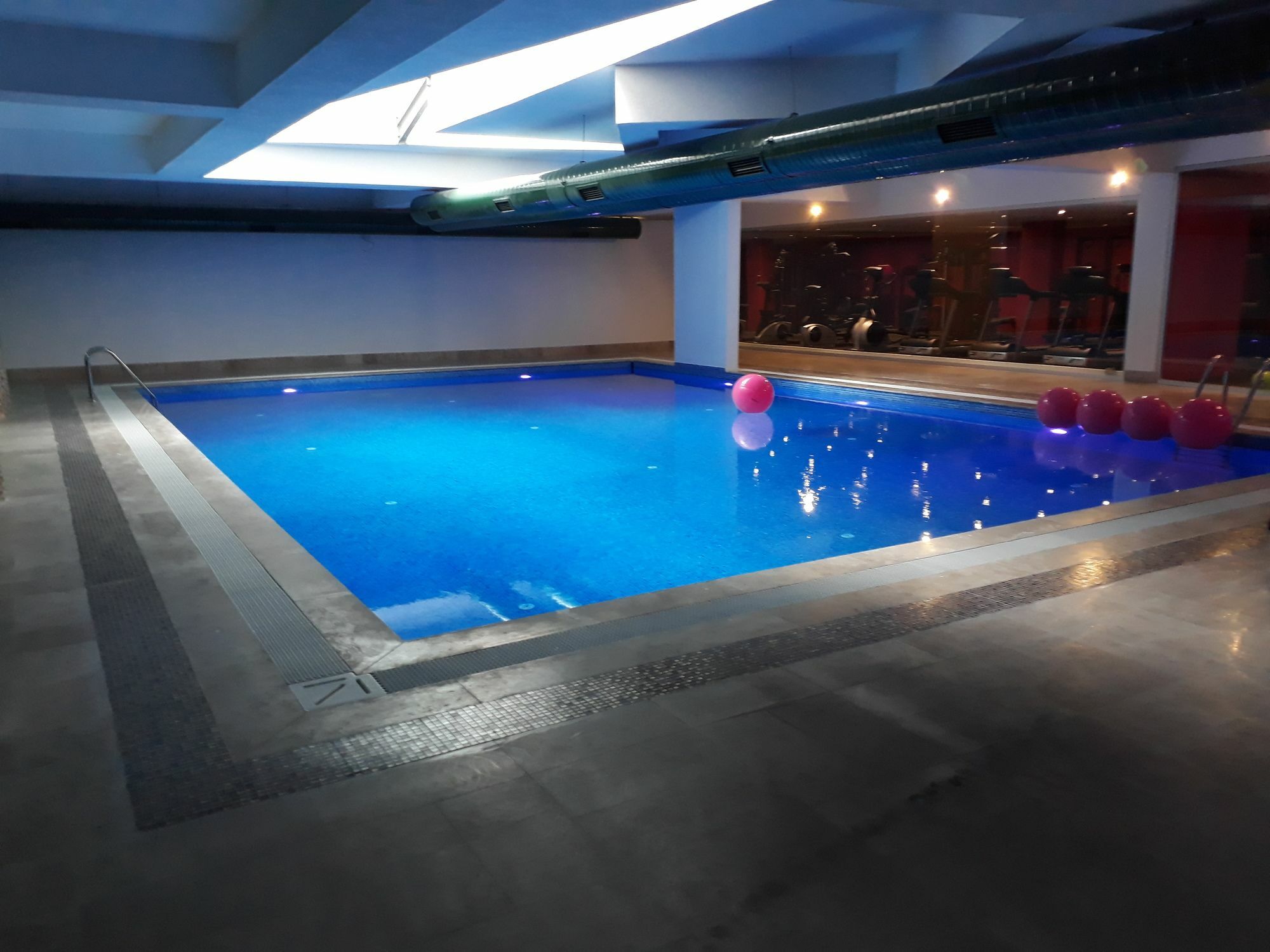 Apartment Elits Suits