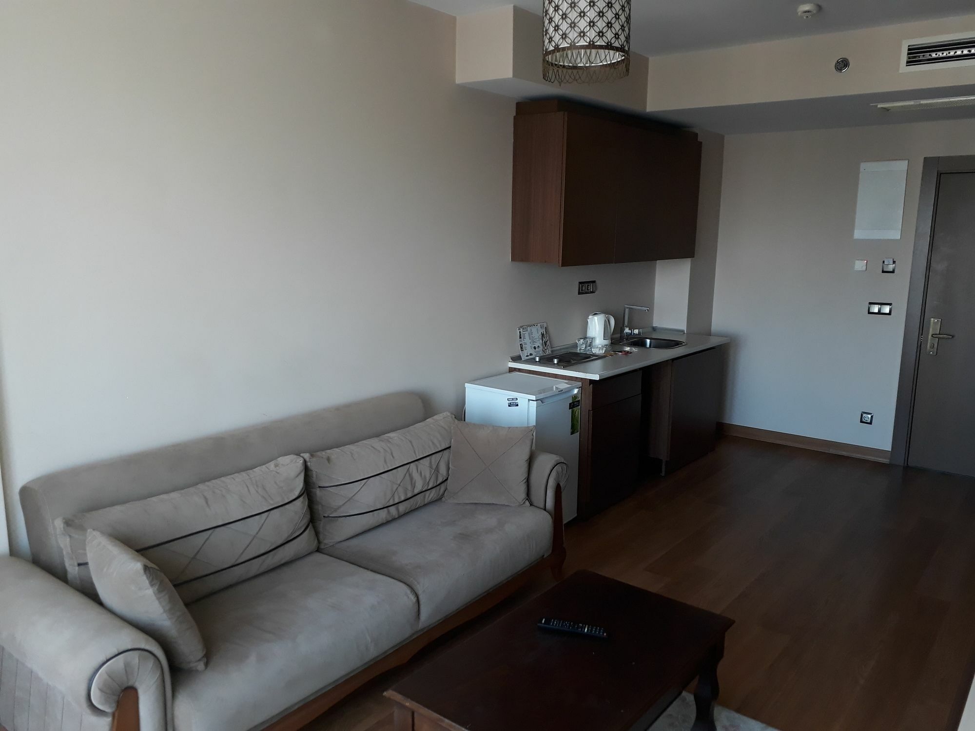 Apartment Elits Suits