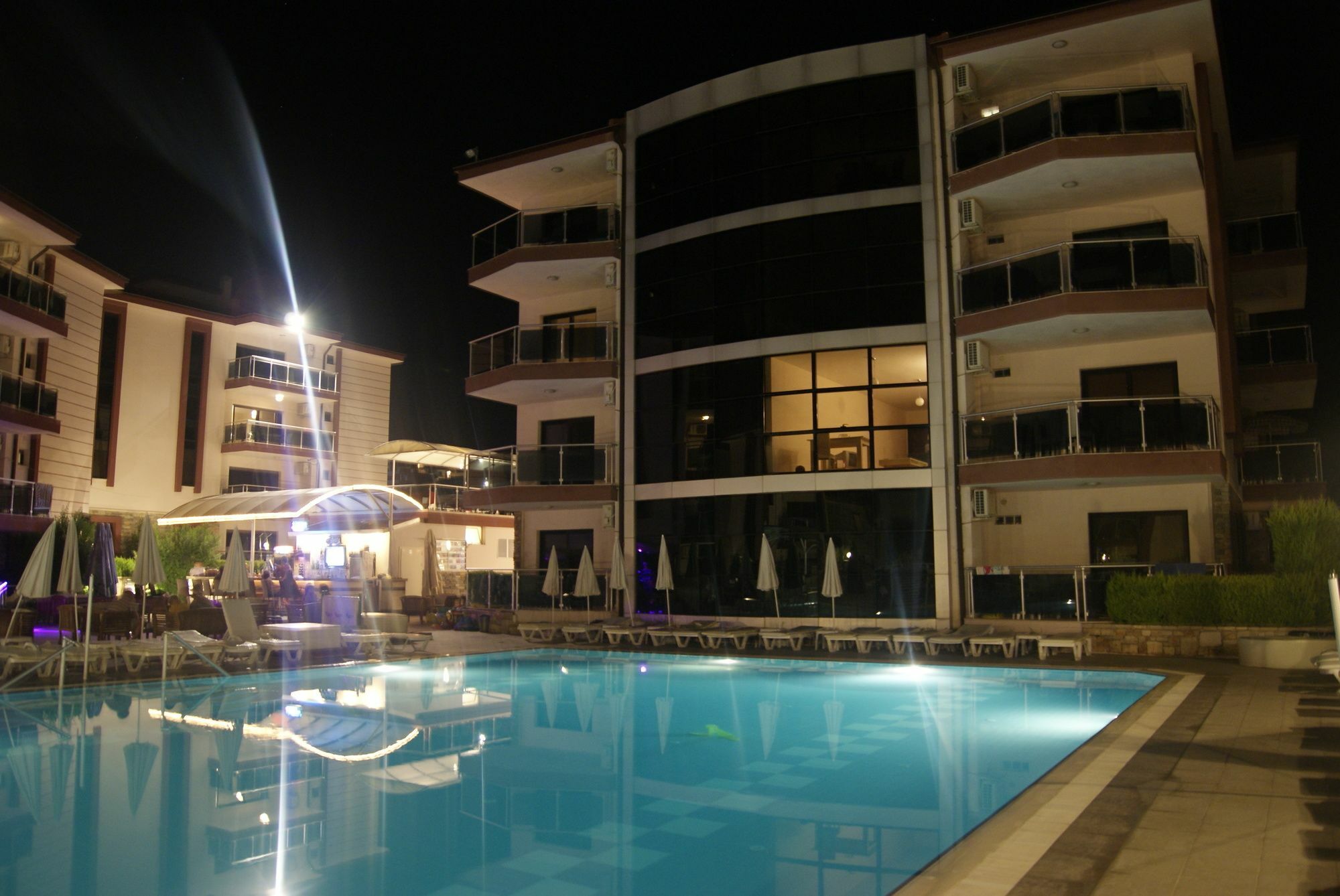 Whispering Sands Aparthotel 3*