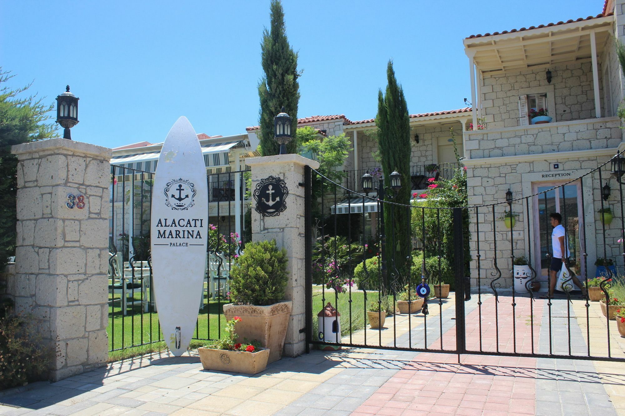 Marina Palace 2*
