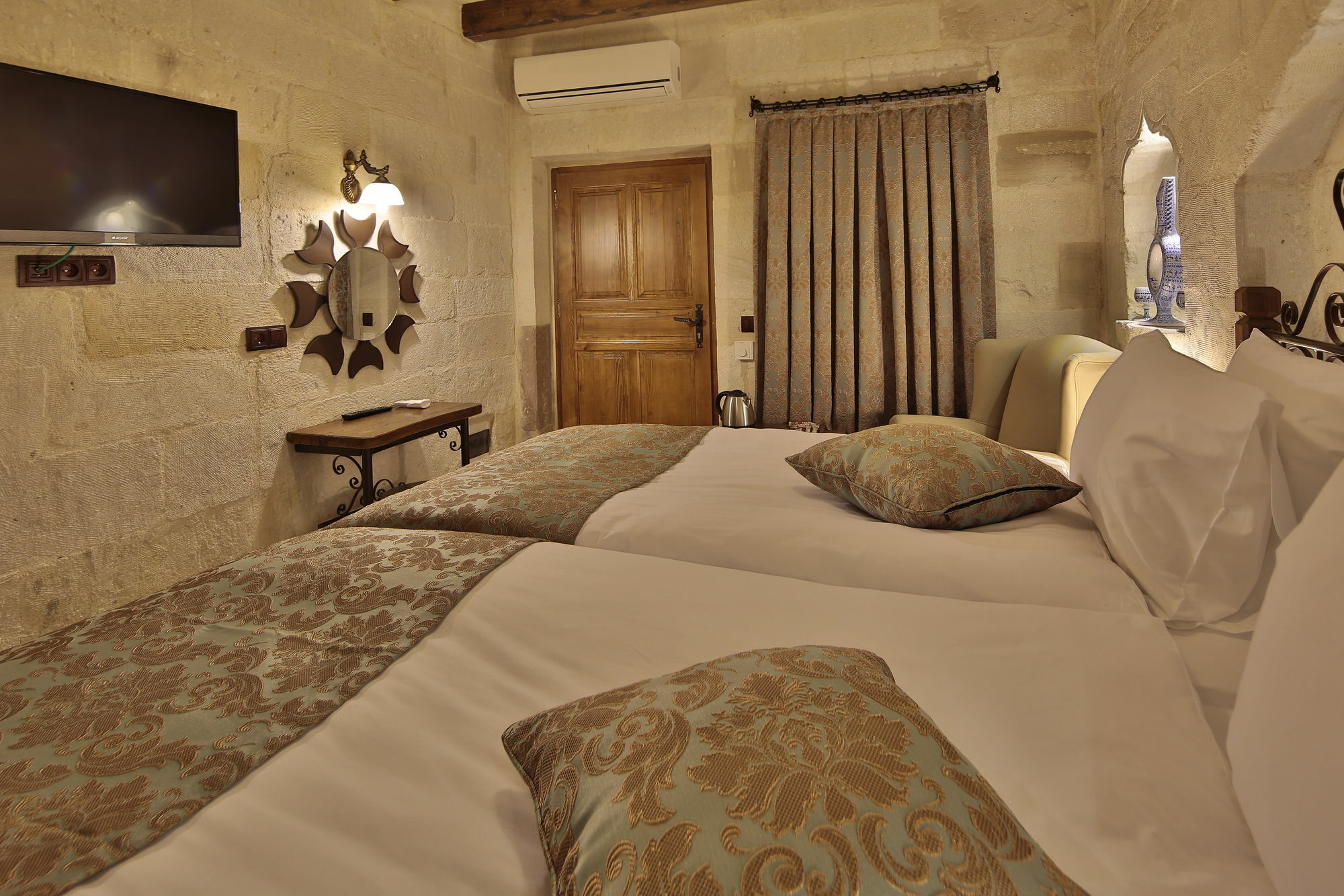 Aren Cave And Art Gallery Hotel 2*