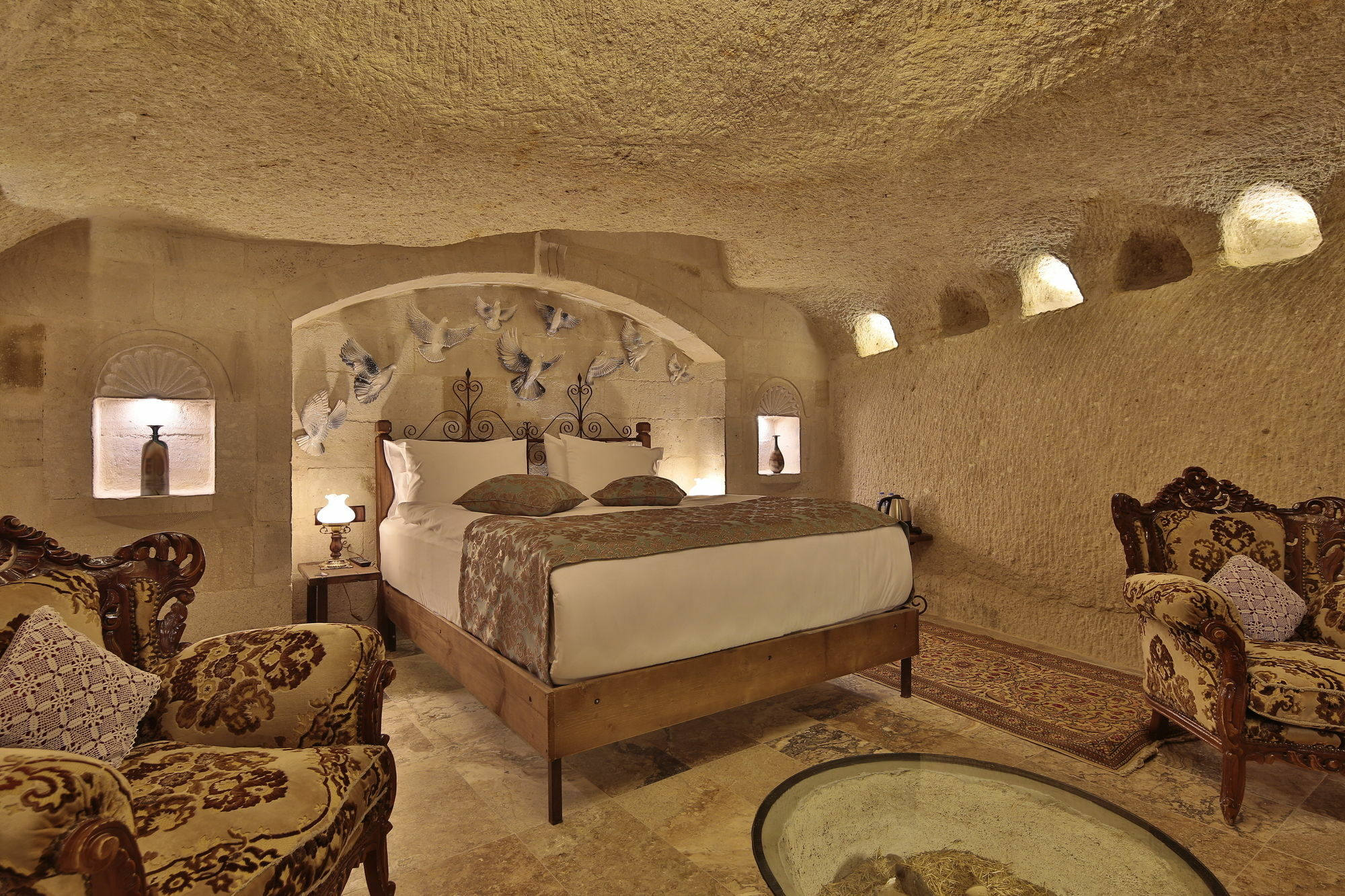 Aren Cave And Art Gallery 2*